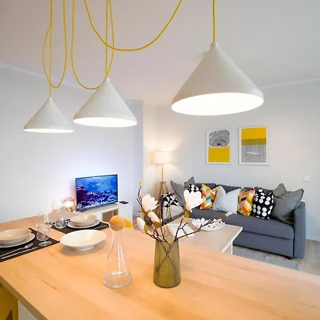 Scandinavian Airy In Business Area & Airport Apartman *