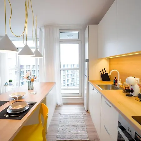 Scandinavian Airy In Business Area & Airport דירה *